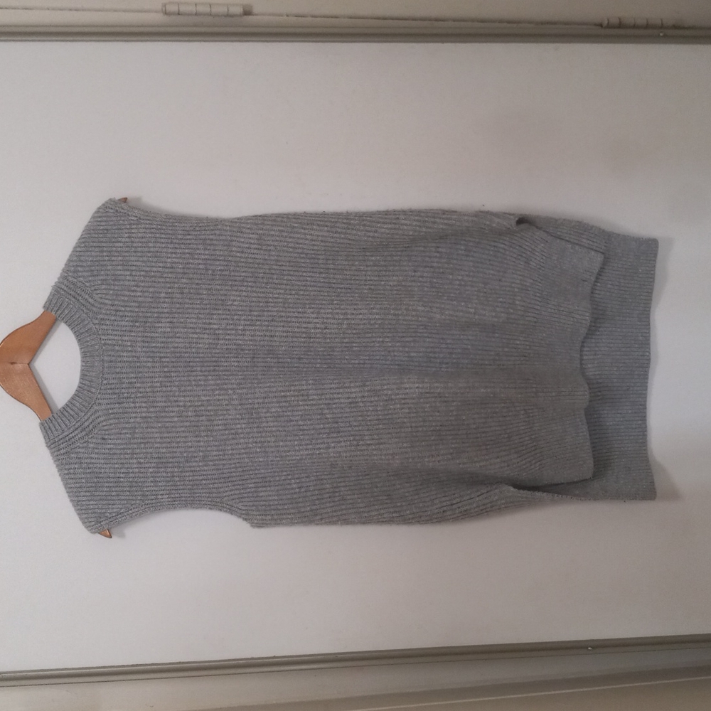 Gap Sleeveless sweater